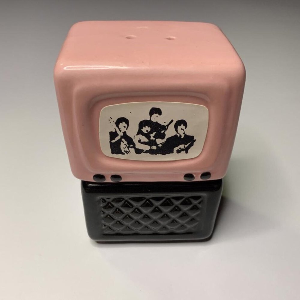 1985 The Beatles Salt & Pepper Shaker Tv Set Very Rare